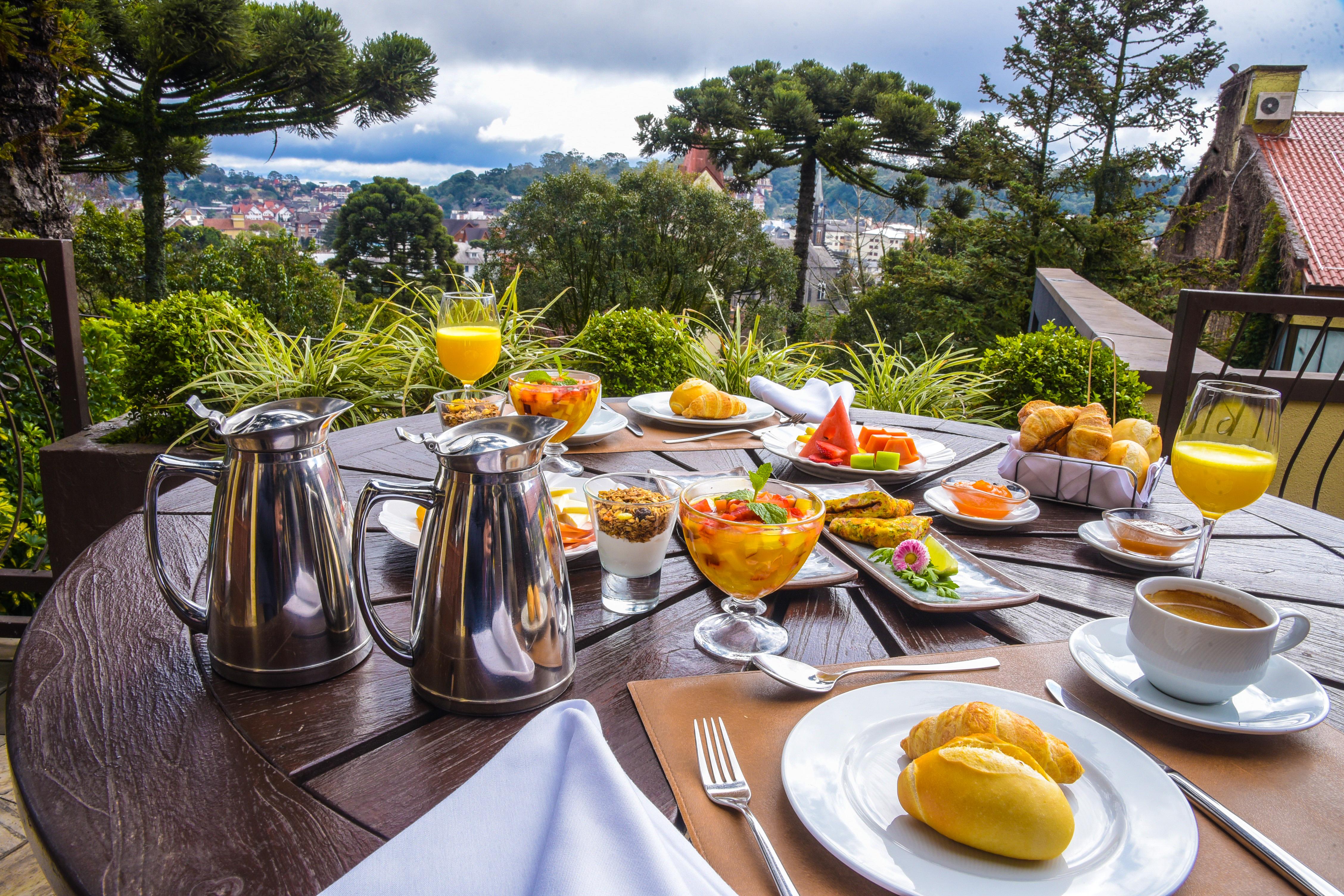 Wish Serrano Resort Gramado Eksteriør billede Breakfast at the hotel