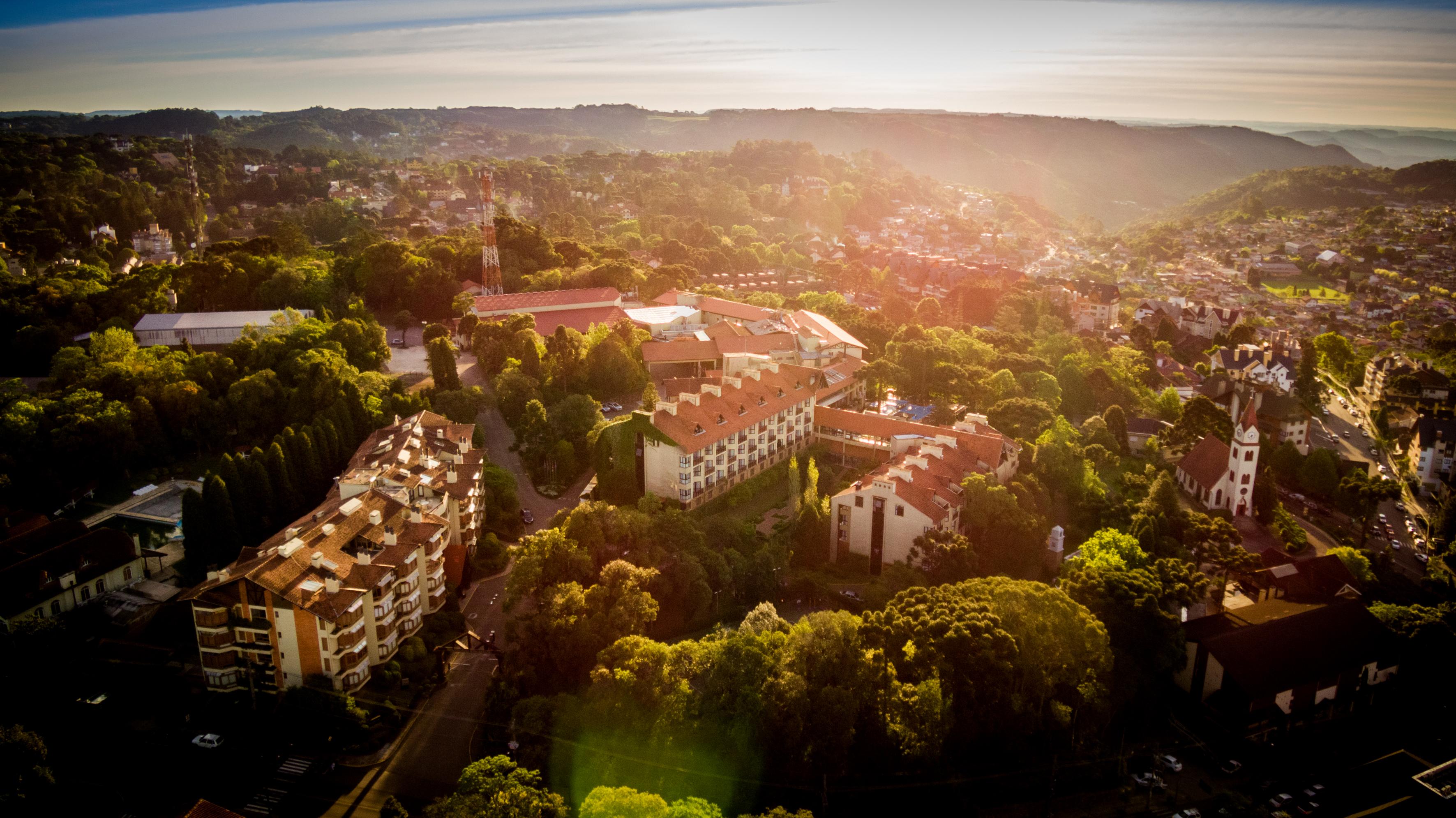 Wish Serrano Resort Gramado Eksteriør billede Aerial view of the campus