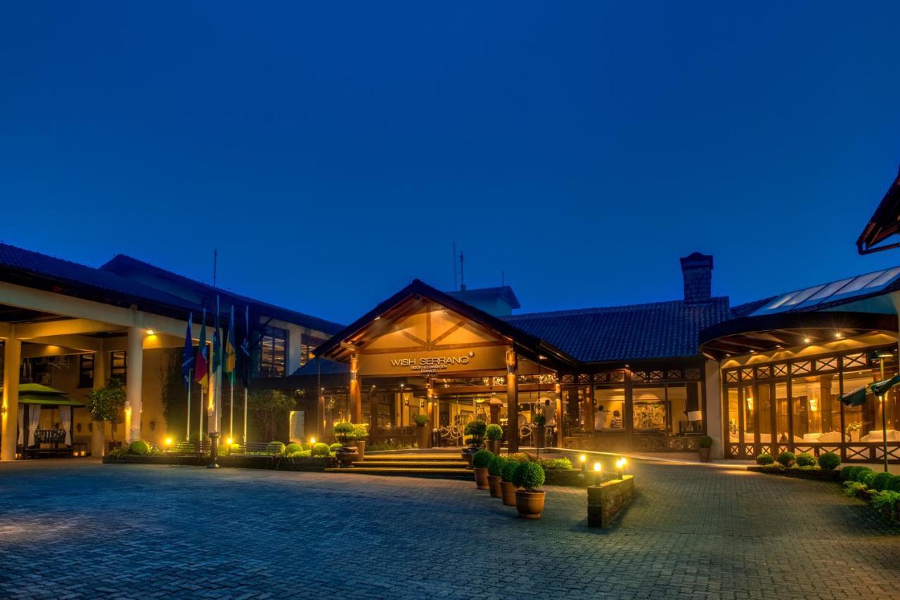 Wish Serrano Resort Gramado Eksteriør billede The hotel at night